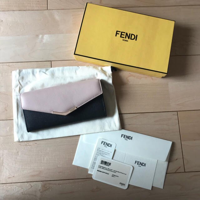 新品 フェンディ 財布