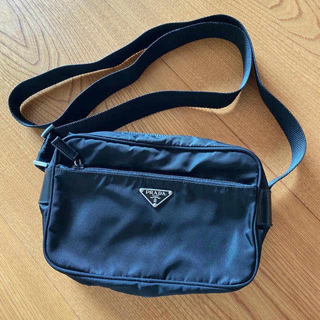 【新品未使用】PRADA ショルダーバッグ　ギャランティカードあり