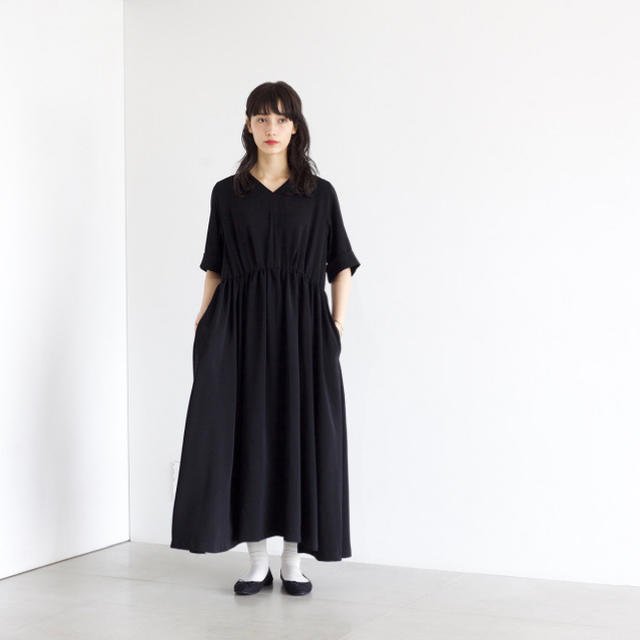 foufou Vネックギャザーワンピース