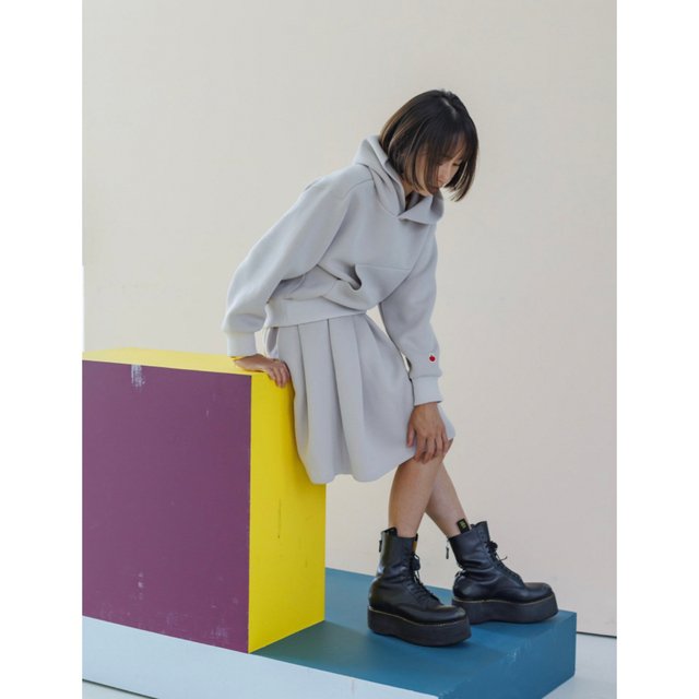 パーカー、スカートセットアップ　ベージュ