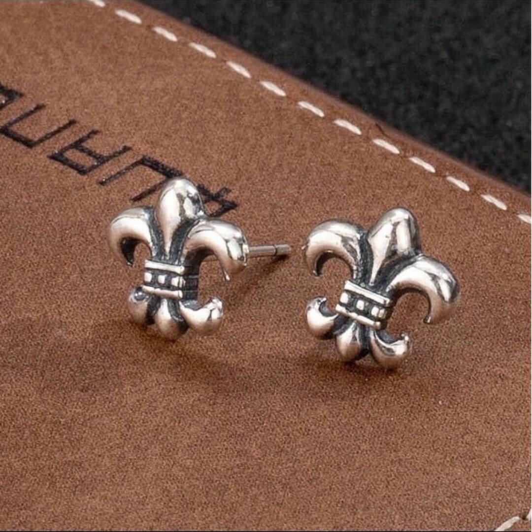 新作　s925刻印　百合　紋章ピアス　両耳