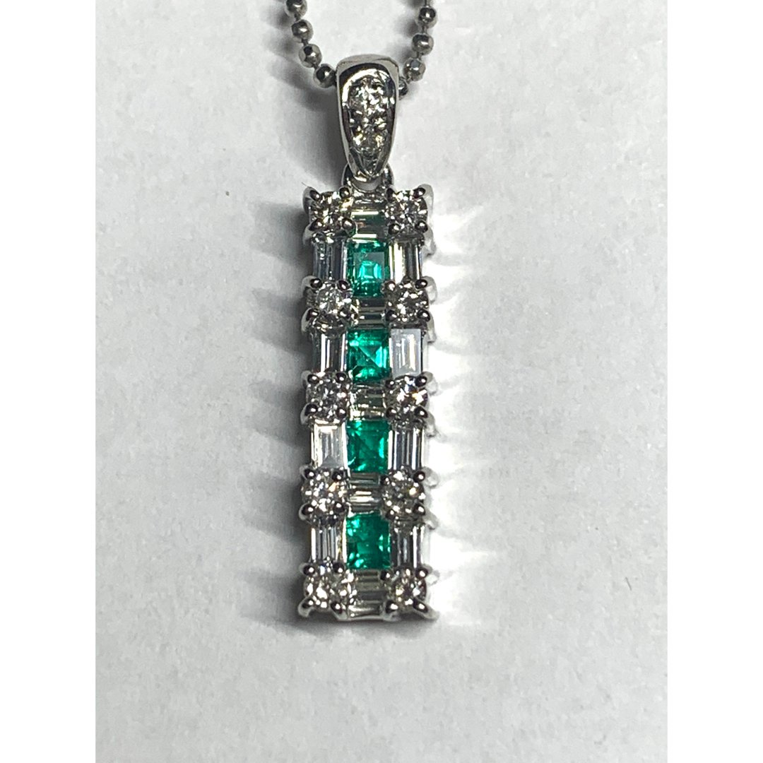 特価❗️プラチナエメラルドダイアモンド入りペンダント